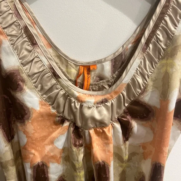 BCBGeneration Abstract Pattern Top - Picture 3 of 6